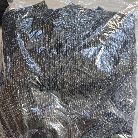 NWT Puff Sleeve Metallic Sweater Dress - HOLIDAY PARTY TIME 🍾🥂🥳🎊 - Picture 4 of 5